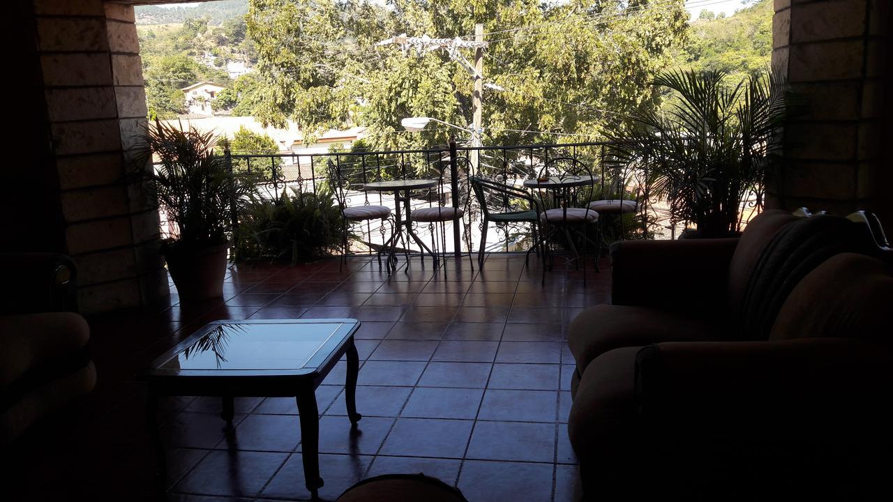 Hotel Acropolis Maya Copán エクステリア 写真