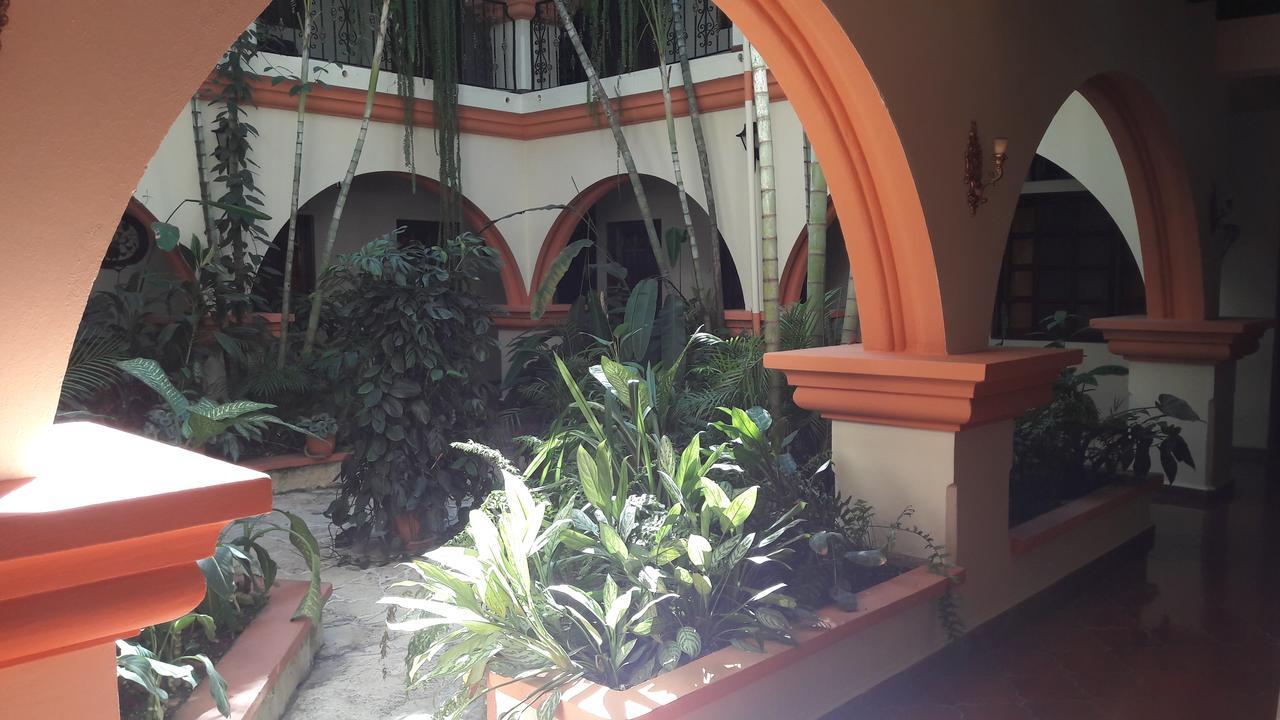 Hotel Acropolis Maya Copán エクステリア 写真