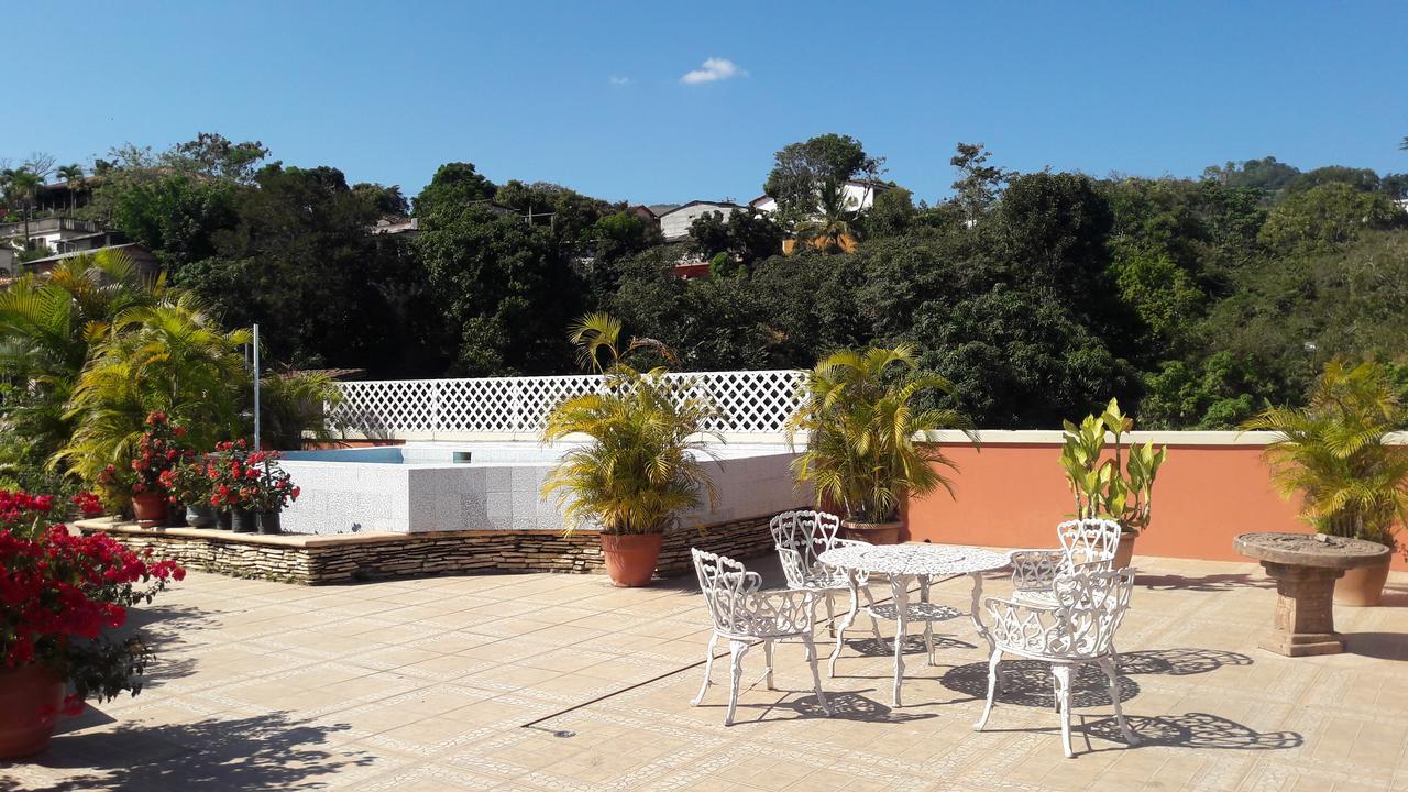 Hotel Acropolis Maya Copán エクステリア 写真